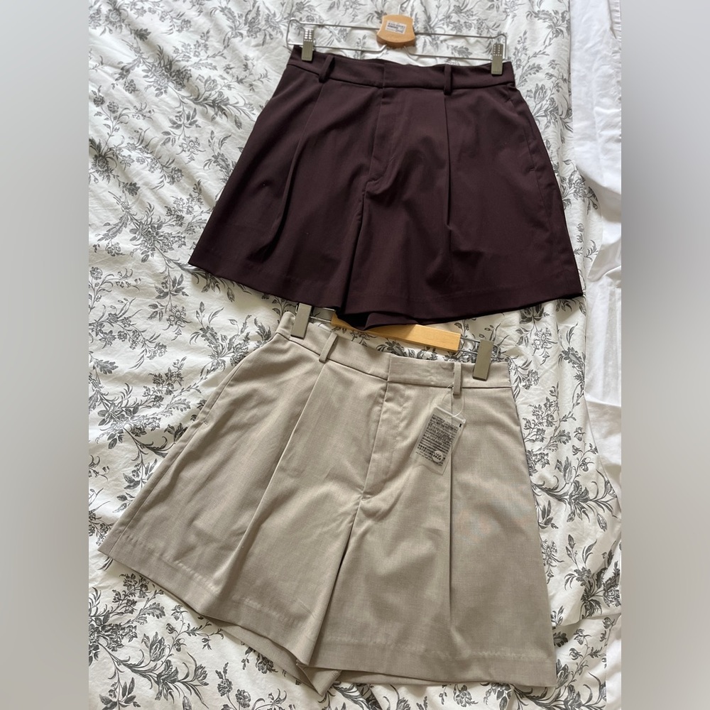 BNEW UNIQLO SMART TUCKED SHORTS